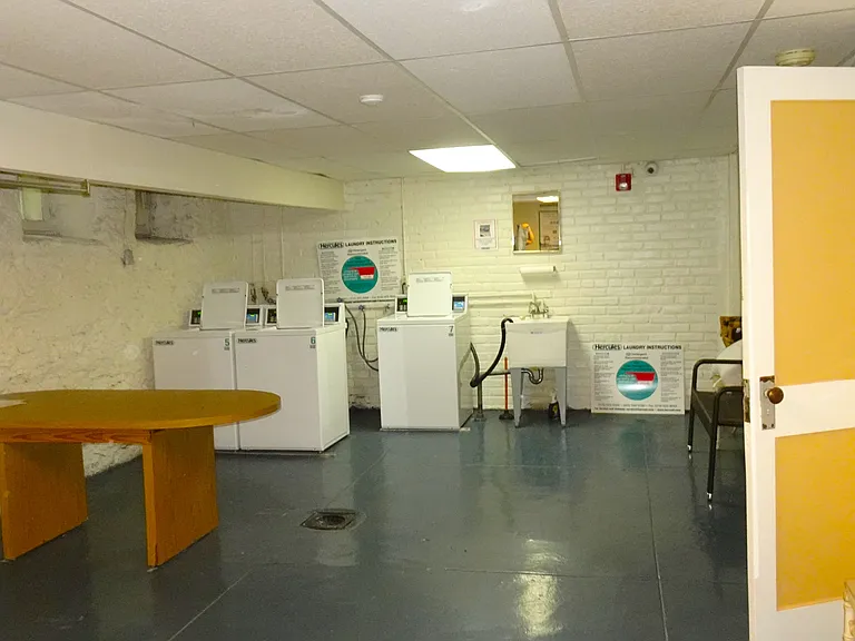 Park Spring Manor — Photo 13