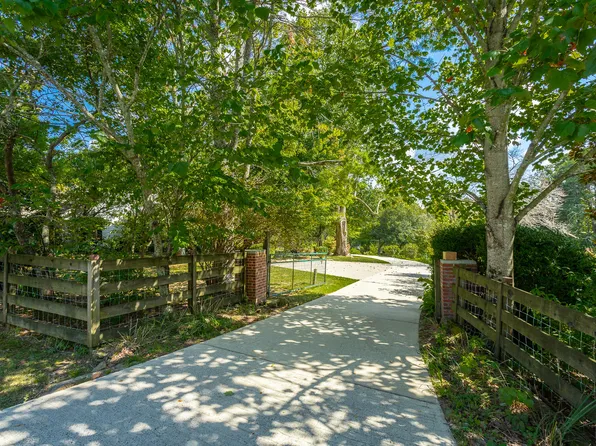 676 Miller Rd, Signal Mountain, TN 37377