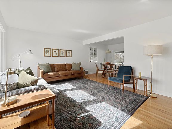 4th image of 5911 N Ridgeview Pl