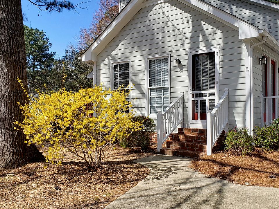 2nd image of 126 Renwick Ct