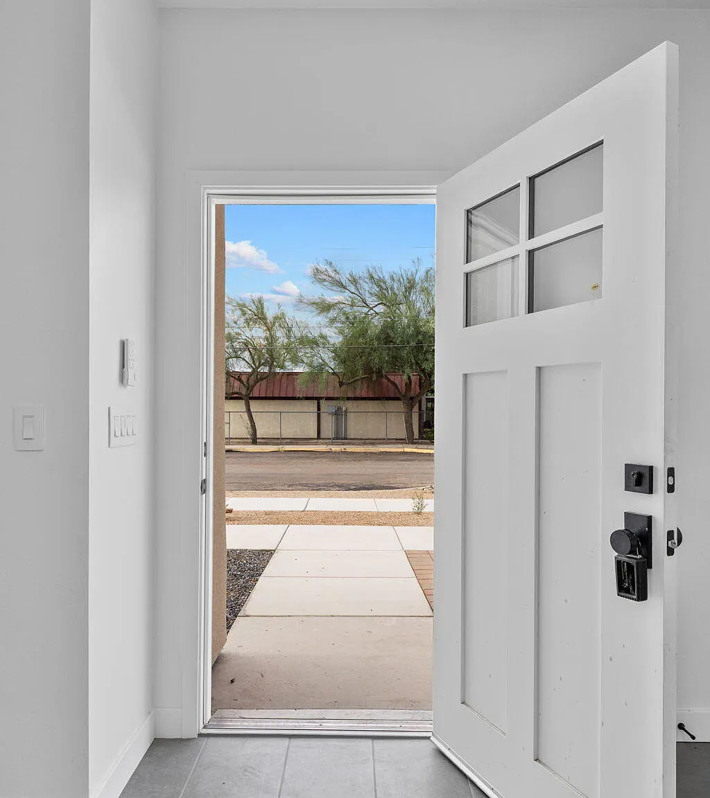3 bed, 3.5 bath, 1776 sqft, $3,250 — Photo 3