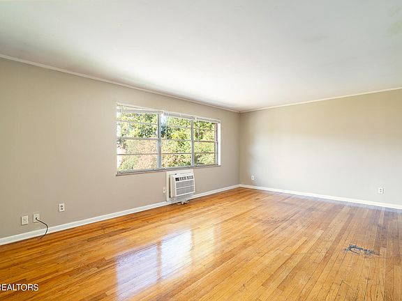 4th image of 3645 Taliluna Ave #E6