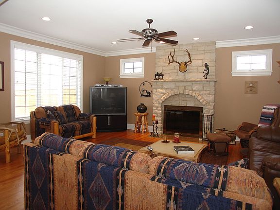 Large Family Room w/FP