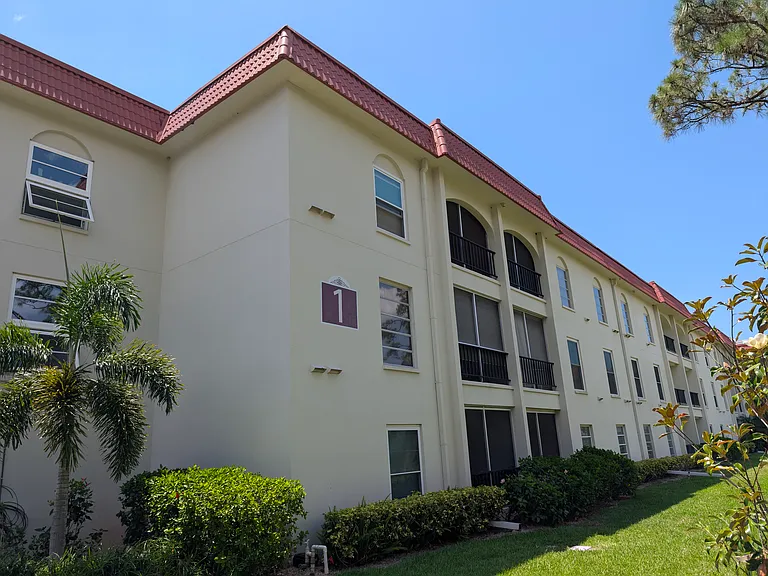 2700 Bayshore Blvd — Photo 1