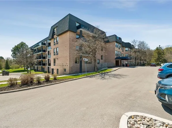 155 Main St N #327, Newmarket, ON L3Y 8C2