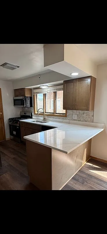 2 bed, 1.0 bath, 980 sqft, $1,800 — Photo 4