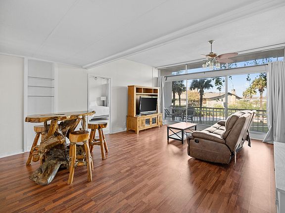 4th image of 4600 Ocean Dr APT 206