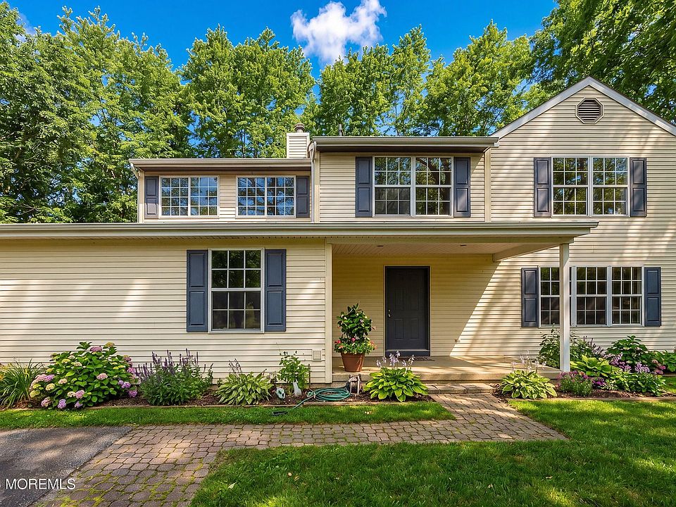 1st image of 1 Broadmoor Dr