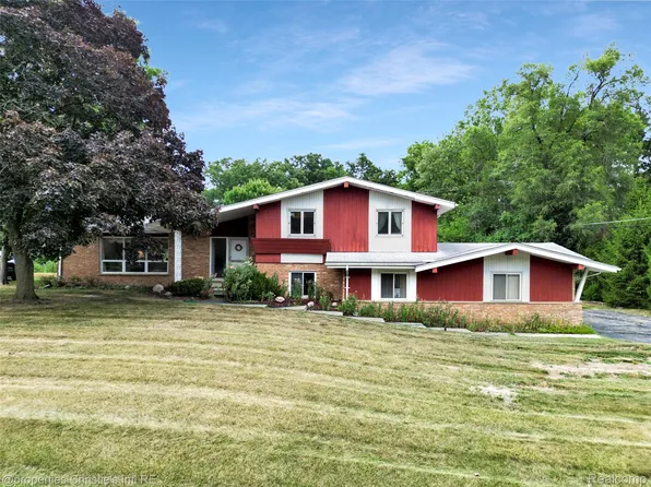1342 Lake Crescent Dr, Bloomfield Hills, MI 48302