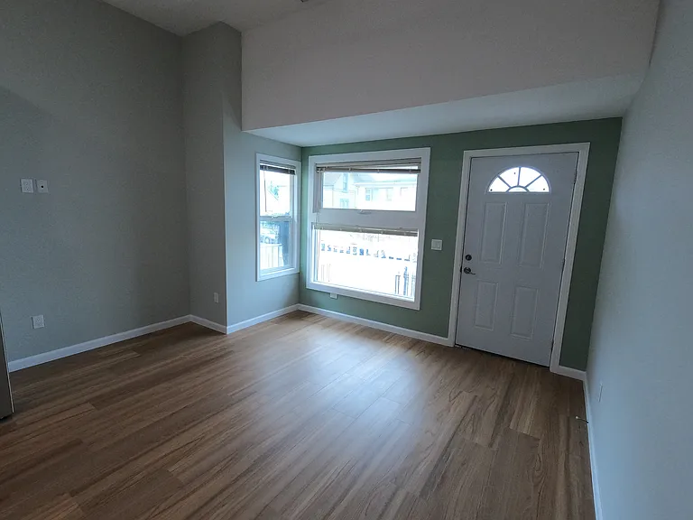 720 Foothill Blvd — Photo 2