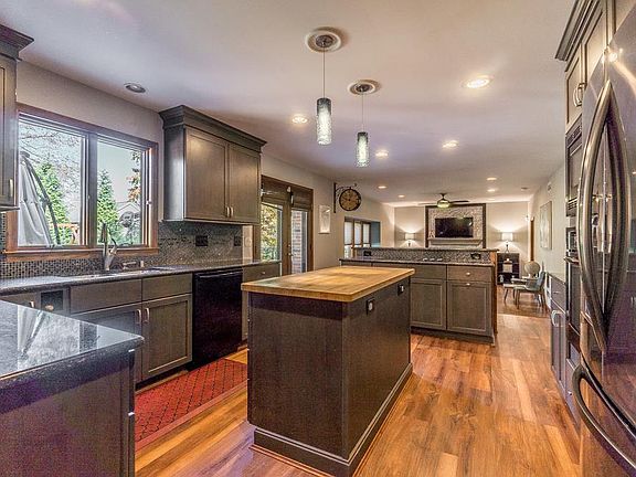 3rd image of 2452 Orchid Ln