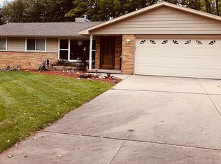 957 Mancel Ln, Green Bay, WI 54304