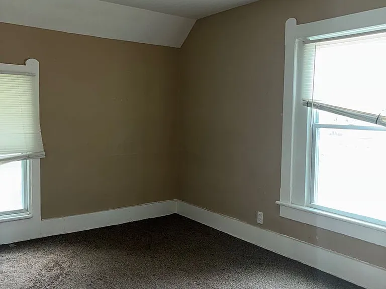 1703 Oakdale Ave — Photo 29