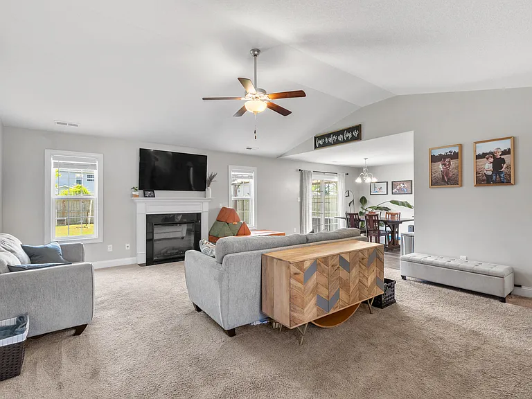 198 Moonstone Ct — Photo 2