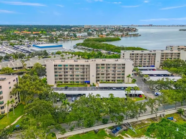 1324 Pasadena Ave S APT 202, South Pasadena, FL 33707