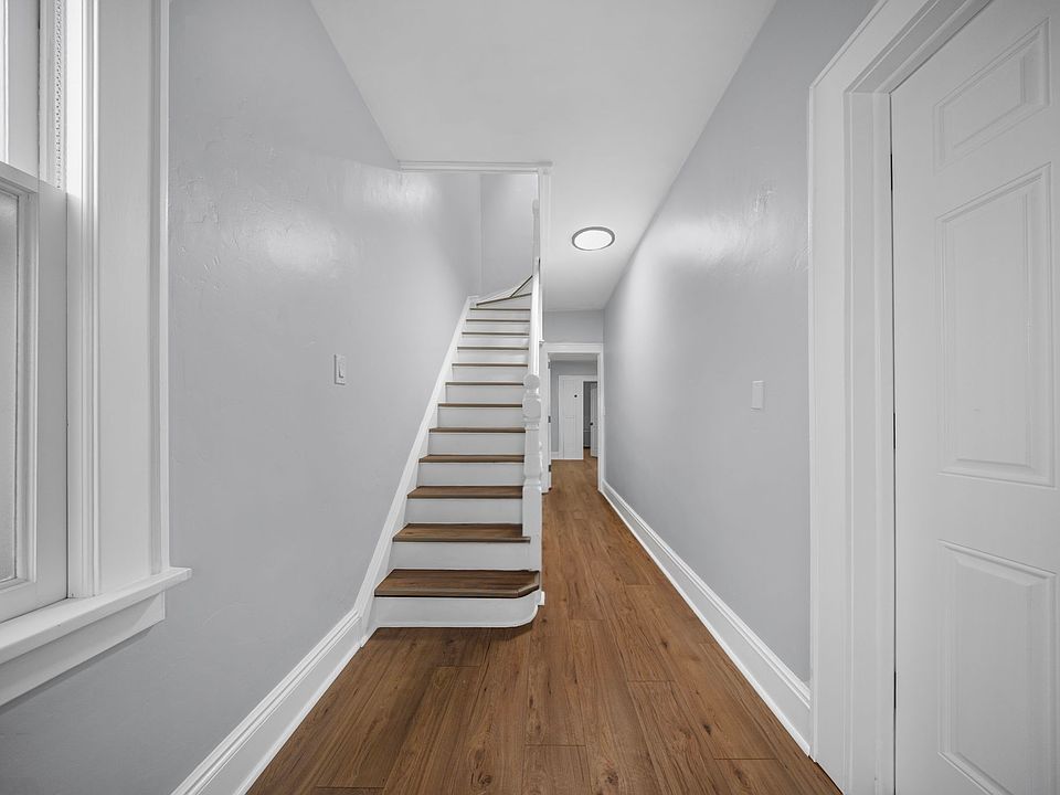 1st image of 15 Tuttle St Floor 2