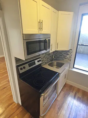 Rented by Bohemia Realty Group | media 33