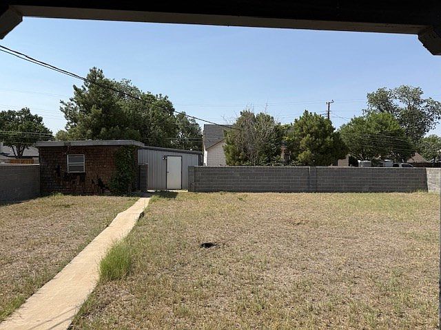 2nd image of 1606 Shell Ave