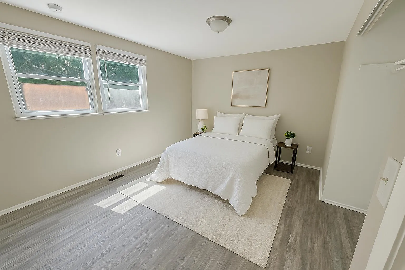 4 bed, 4.0 bath, 2500 sqft, $685 — Photo 1