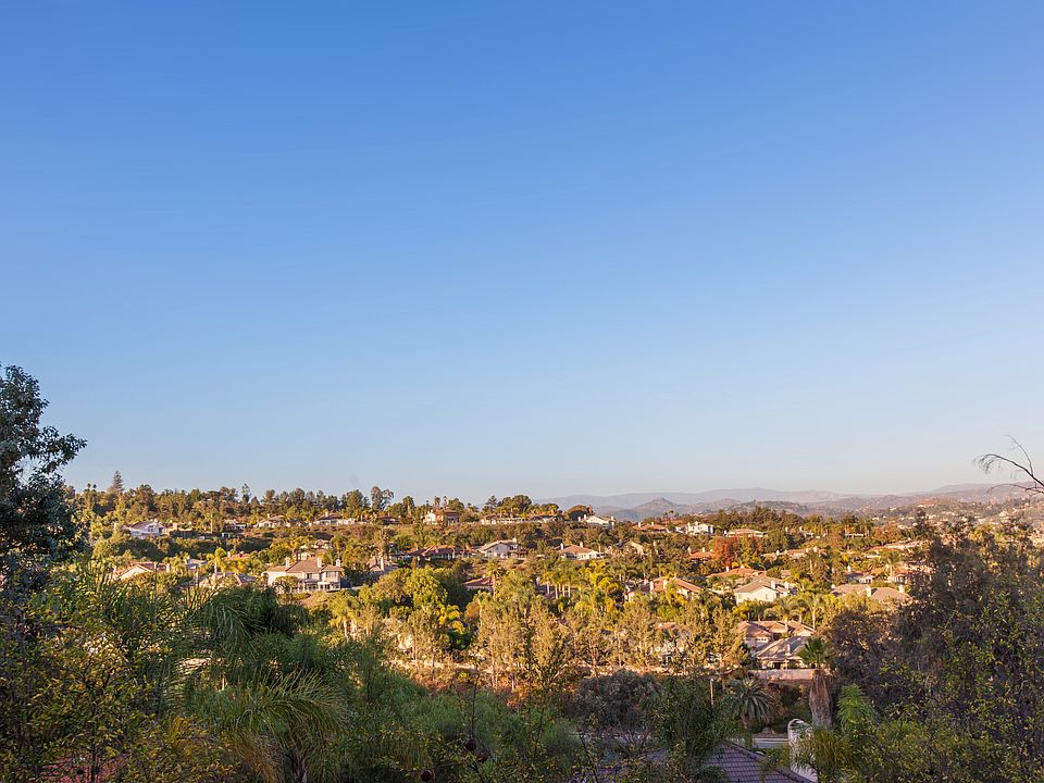 2nd image of 458 Avenida Adobe