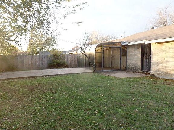 3rd image of 2800 Leigh Ann Ln