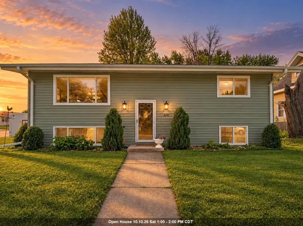 208 E Burdick St, Black Creek, WI 54106