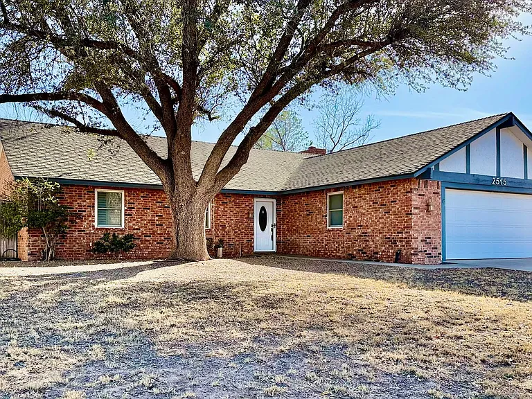 2515 Emerson Dr — Photo 2