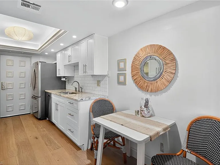 2400 Gulf Shore Blvd N #603 — Photo 12