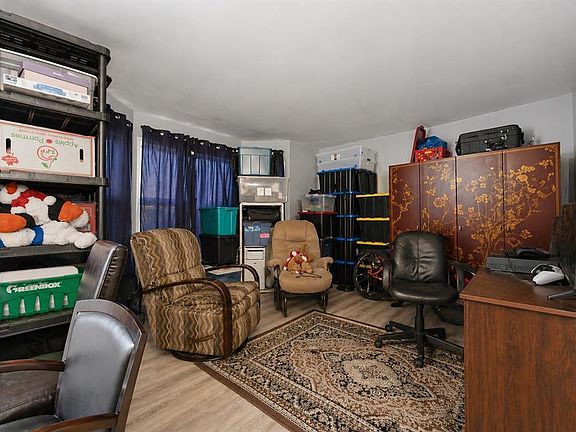 4th image of 13 N Green Meadow Cres