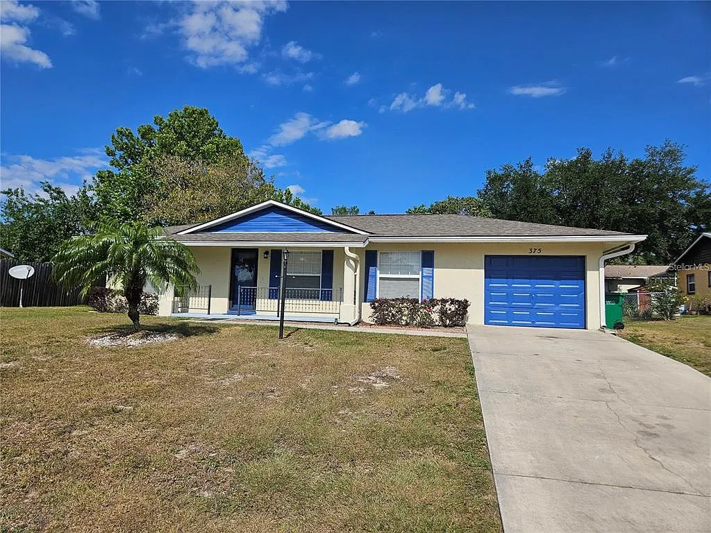 3 bed, 2.0 bath, 1370 sqft, $1,950 — Photo 2