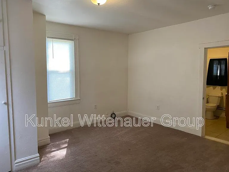 821 Edward St — Photo 15