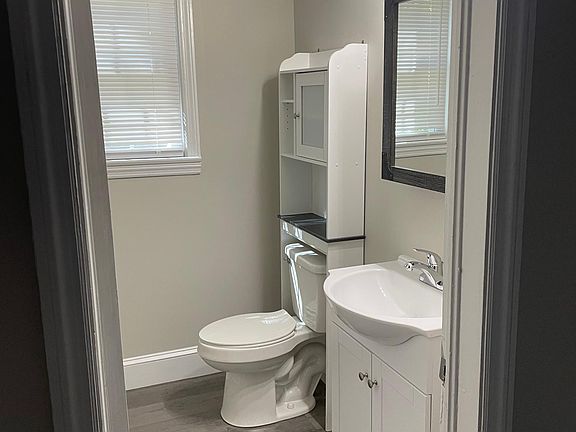 4th image of 401 W Noble St