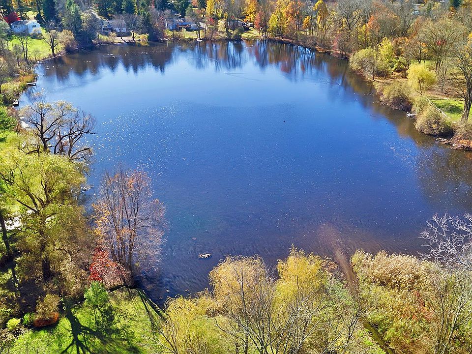 1st image of 43 Woodbine Dr