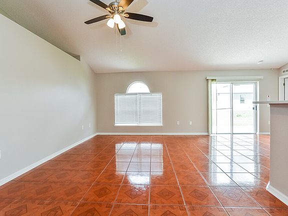 4th image of 421 Eagle Dr