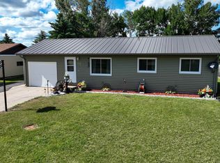 120 4th St NE, Surrey, ND 58785
