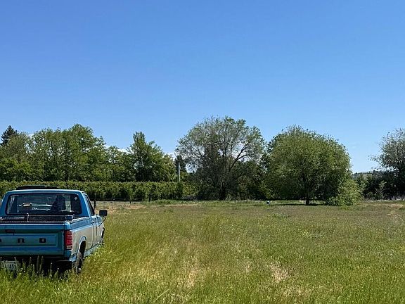 2nd image of 371 Hall Rd