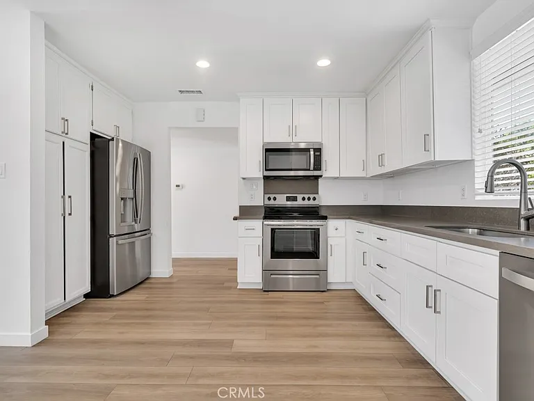 6650 Jumilla Ave — Photo 6