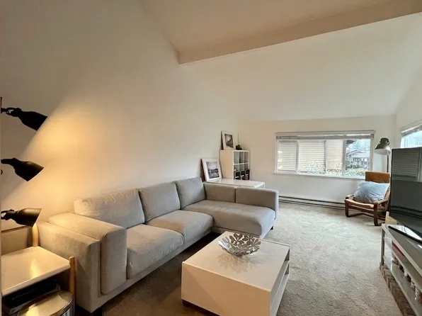 14130 NE 7th Pl APT 2, Bellevue, WA 98007