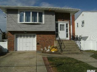 16 Edna Ct, Valley Stream, NY 11580