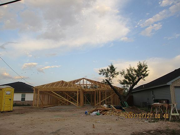3rd image of 517 W 33rd St