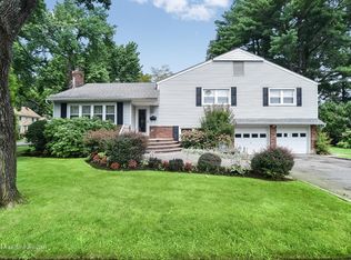 251 Park Ave W, Westbury, NY 11590