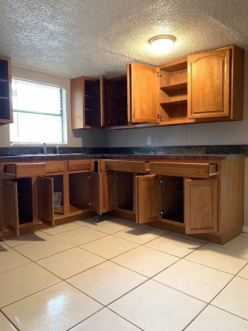 3 bed, 2.0 bath, 960 sqft, $1,600 — Photo 4