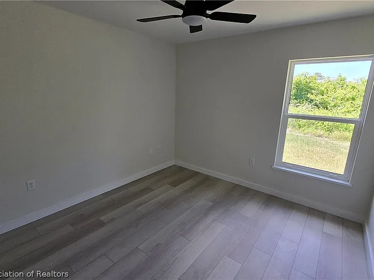 339 E Waterway Ave NW — Photo 10