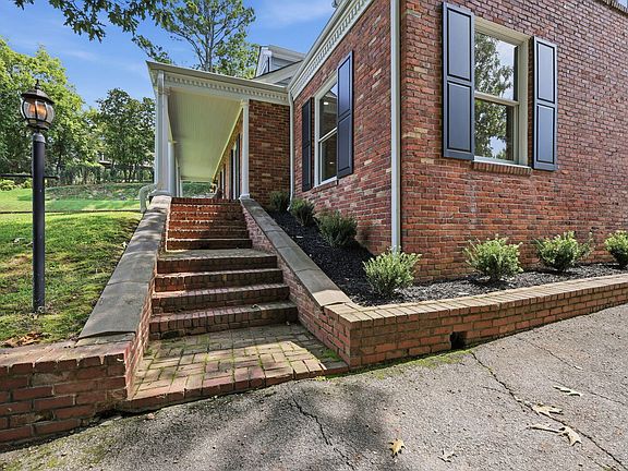 4th image of 174 N Crest Rd