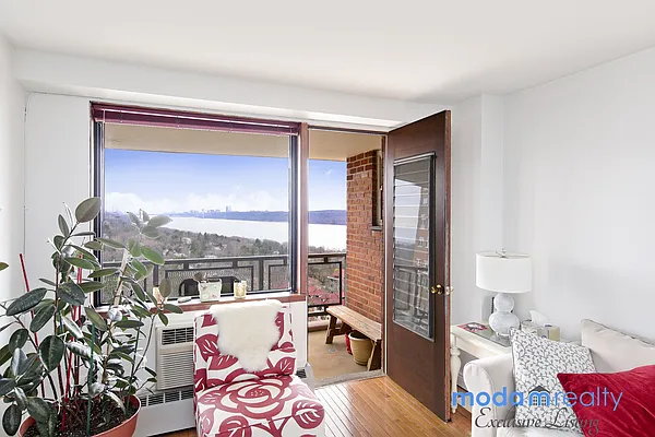 Sold by Moda Realty | media 2