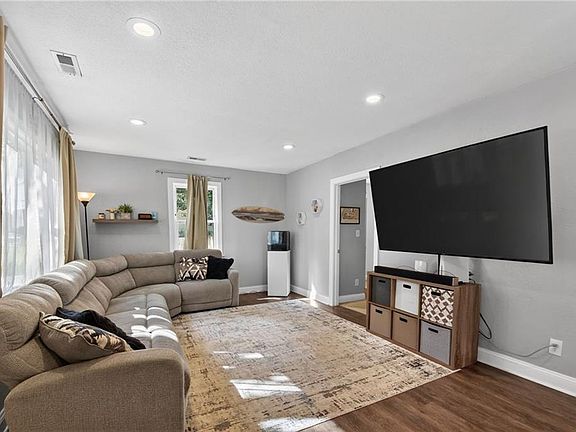 5th image of 3835 Lenoir Cir