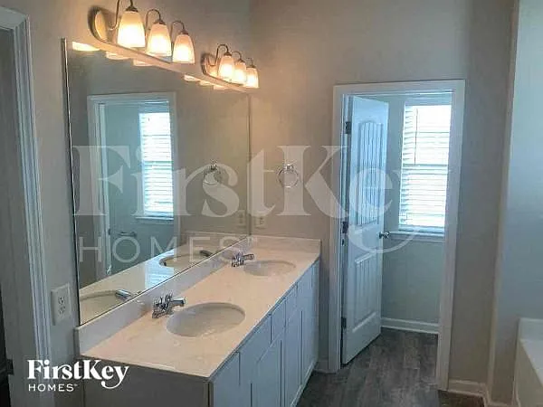18 Samuel Way — Photo 9