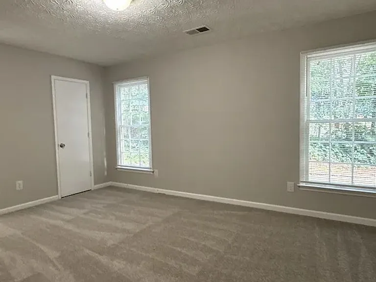 2870 Lakemont Dr SW — Photo 12