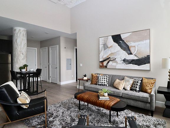 4th image of 457 W Lincoln St #201