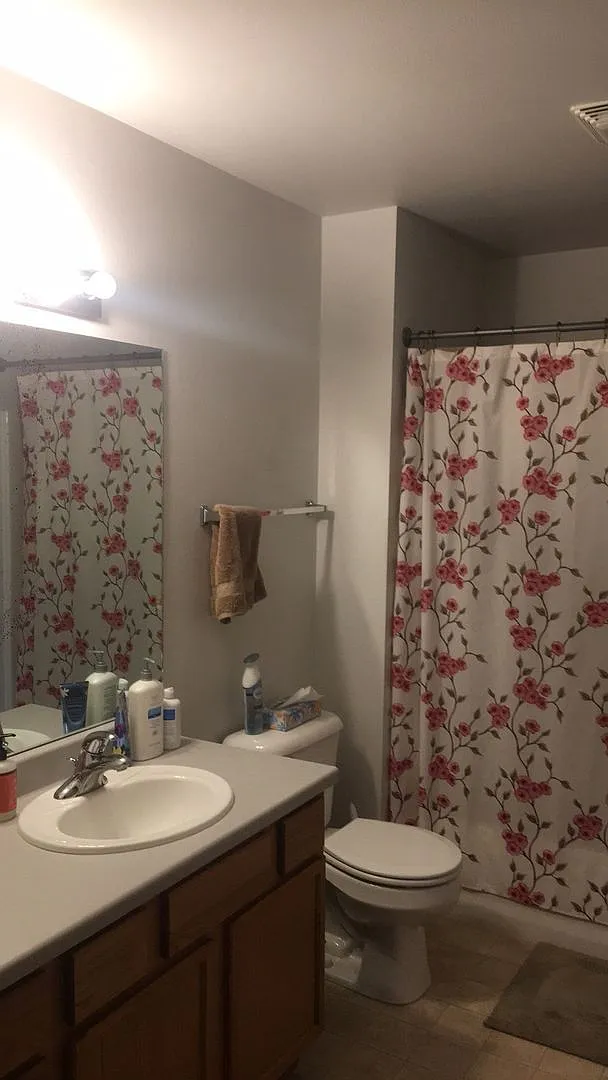 Great Condo, Great Location — Photo 3